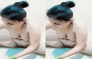 Sexy Indian Wife Removing Hair on Pussy